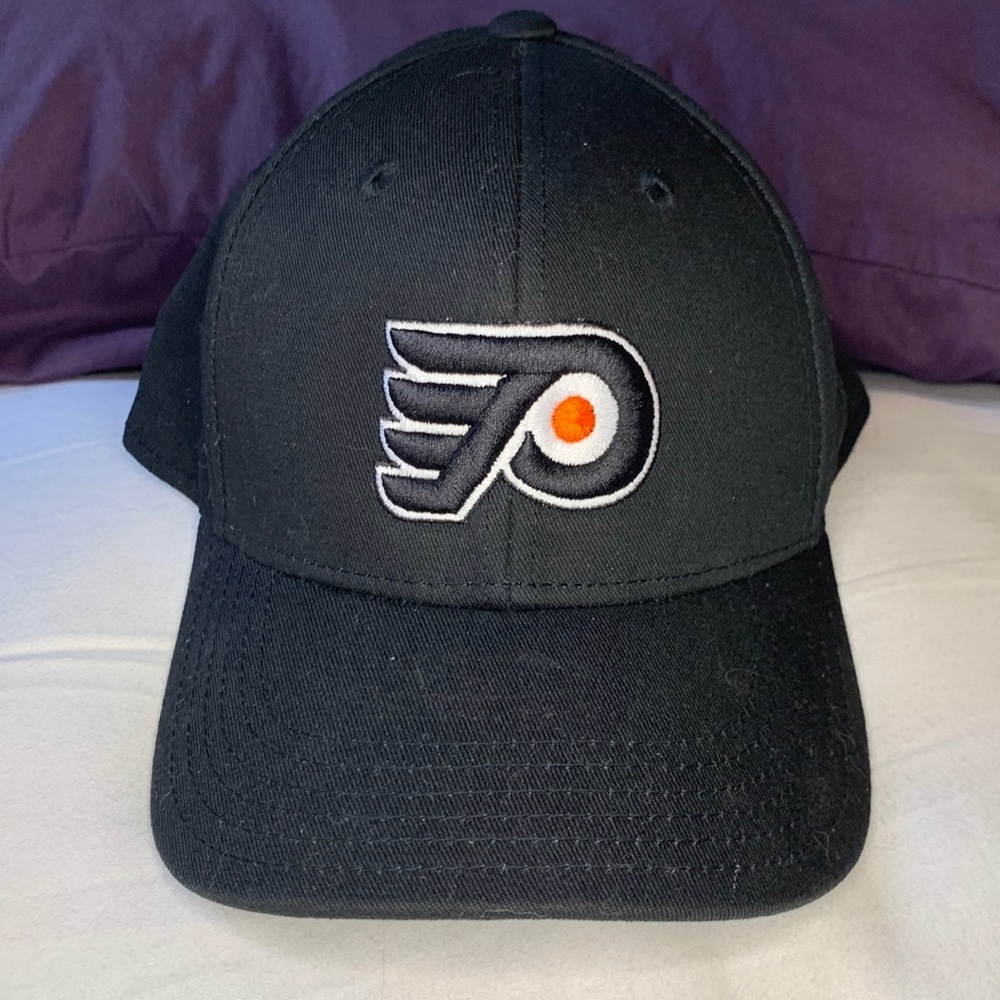 Black Philadelphia Flyers youth hat - NHL